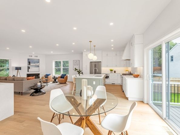 47 Corbett Ave 47, Dedham MA 02026