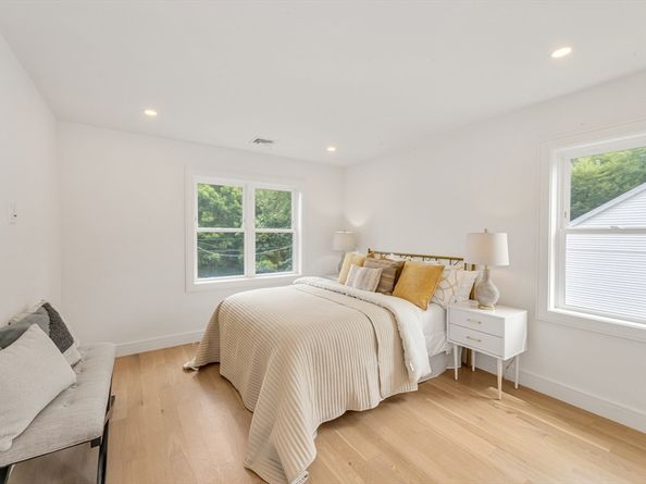 47 Corbett Ave 47, Dedham MA 02026