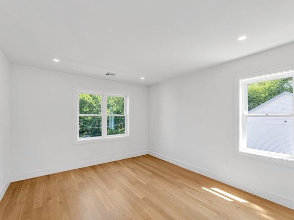 47 Corbett Ave 47, Dedham MA 02026