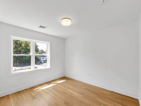 47 Corbett Ave 47, Dedham MA 02026