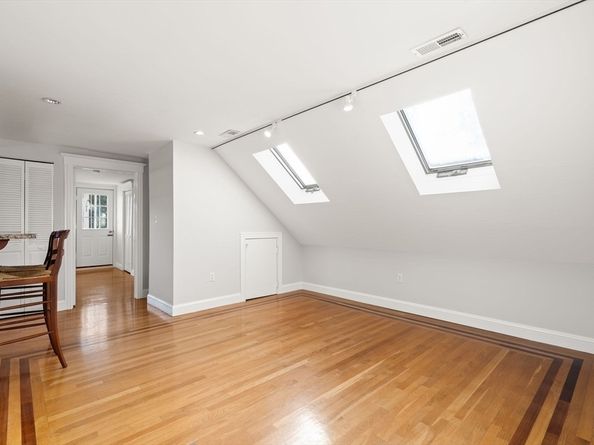 52 Metropolitan Ave 3, Boston MA 02131