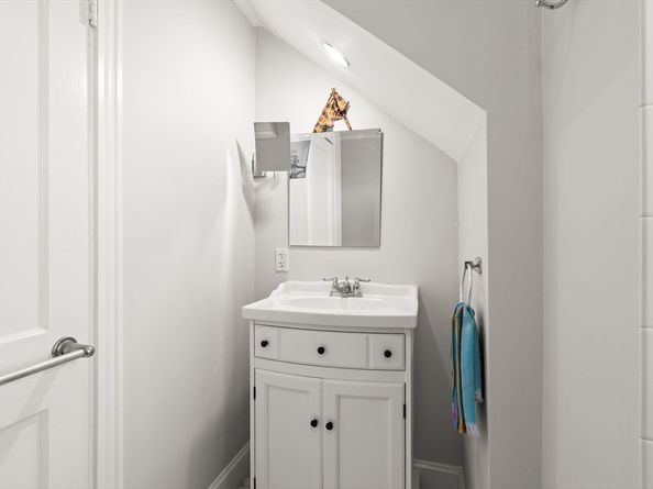 52 Metropolitan Ave 3, Boston MA 02131