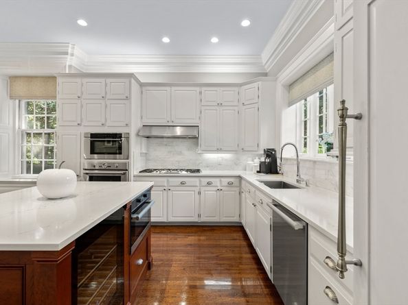 10 Cartwright Road, Wellesley MA 02482