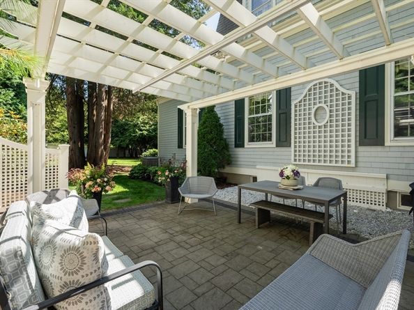 10 Cartwright Road, Wellesley MA 02482