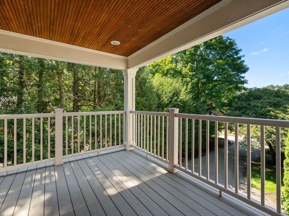 10 Cartwright Road, Wellesley MA 02482