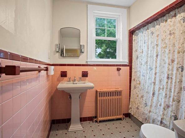9 Arlington Rd, Woburn MA 01801