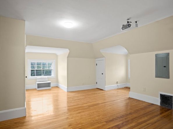 9 Arlington Rd, Woburn MA 01801