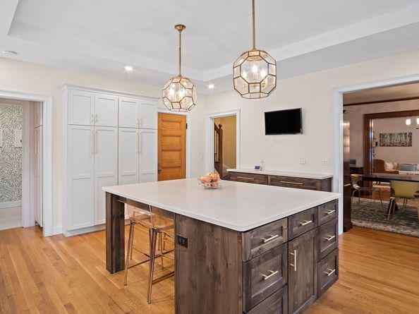 9 Arlington Rd, Woburn MA 01801