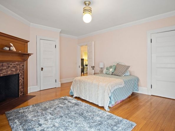 9 Arlington Rd, Woburn MA 01801