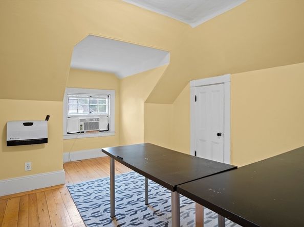 9 Arlington Rd, Woburn MA 01801