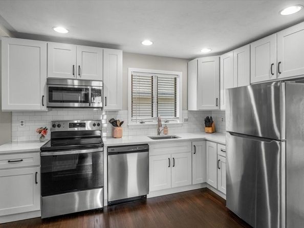 41 Arlington Rd, Dedham MA 02026