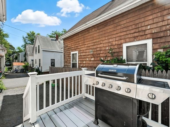 6 Williams Pl, Lynn MA 01902