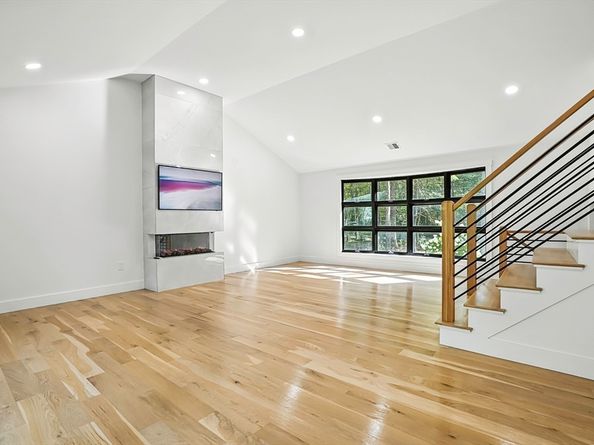 68 Pearl St, Upton MA 01568