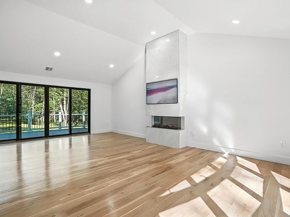 68 Pearl St, Upton MA 01568