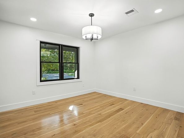 68 Pearl St, Upton MA 01568