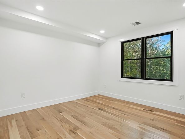 68 Pearl St, Upton MA 01568