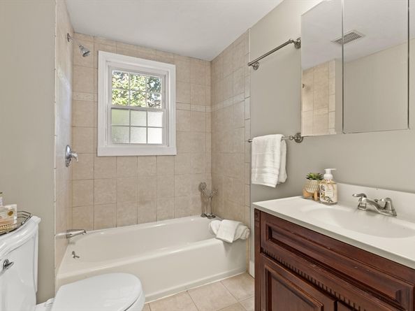 22 Union Street 1, Reading MA 01867