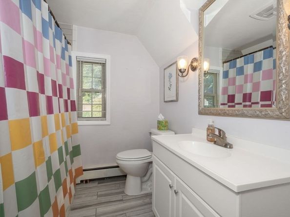 7 Old Brook Dr, Worcester MA 01609