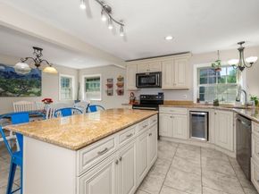 7 Old Brook Dr, Worcester MA 01609