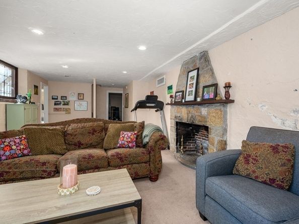 7 Old Brook Dr, Worcester MA 01609