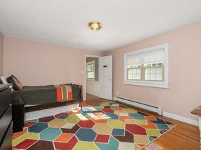 7 Old Brook Dr, Worcester MA 01609