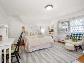 7 Old Brook Dr, Worcester MA 01609