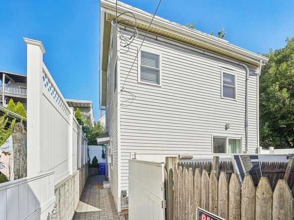 152 Saratoga St, Boston MA 02128