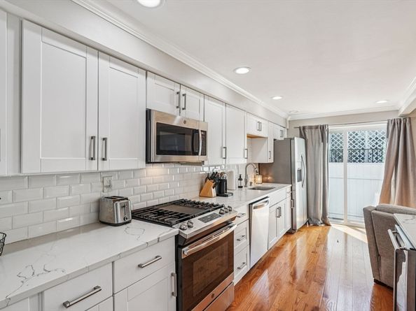 152 Saratoga St, Boston MA 02128