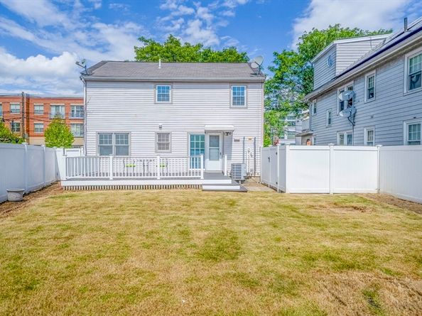 185 Arsenal St, Watertown MA 02472