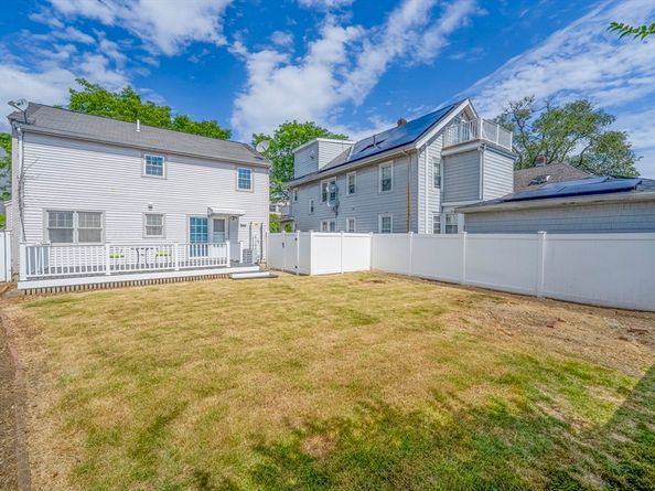 185 Arsenal St, Watertown MA 02472