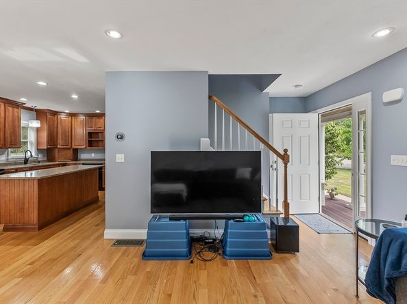 6 Priscilla Rd, Duxbury MA 02332
