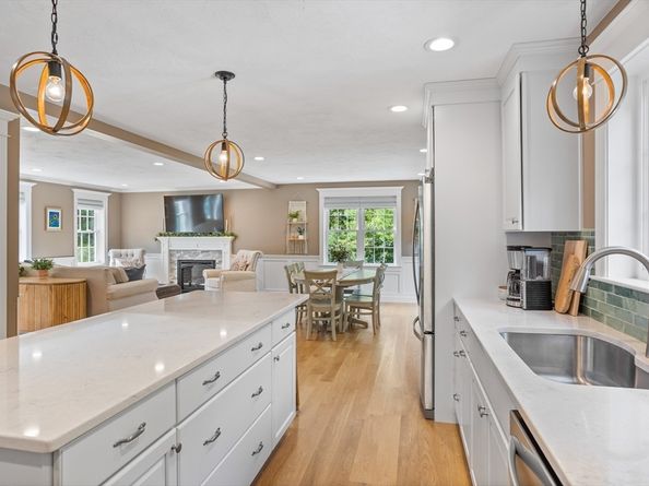 49 Warren St, Upton MA 01568