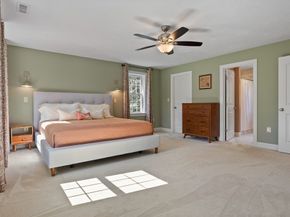 49 Warren St, Upton MA 01568