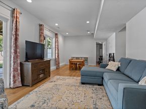49 Warren St, Upton MA 01568