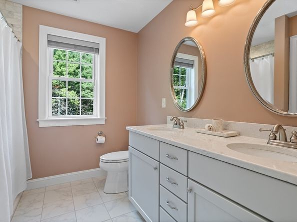 49 Warren St, Upton MA 01568