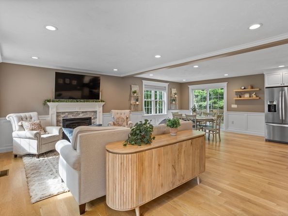 49 Warren St, Upton MA 01568