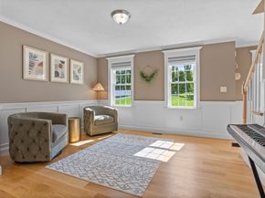 49 Warren St, Upton MA 01568
