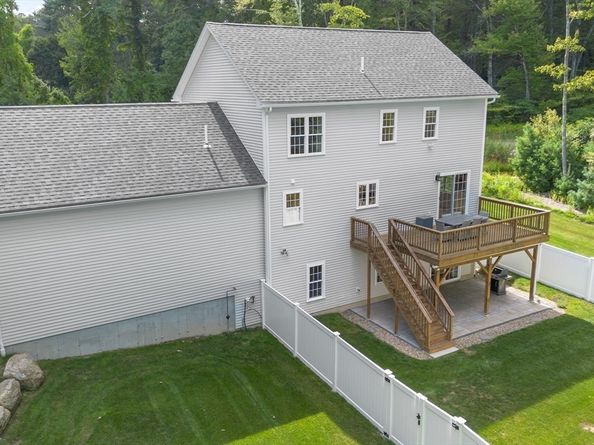 49 Warren St, Upton MA 01568