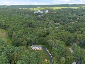 49 Warren St, Upton MA 01568