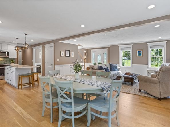 49 Warren St, Upton MA 01568