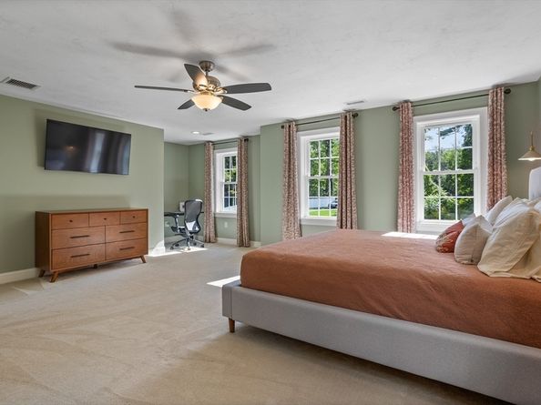 49 Warren St, Upton MA 01568