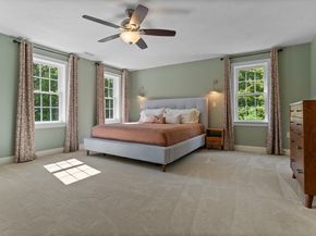 49 Warren St, Upton MA 01568
