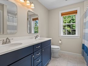 49 Warren St, Upton MA 01568