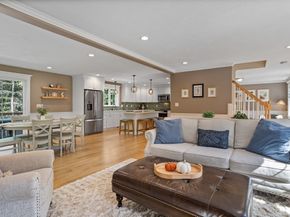 49 Warren St, Upton MA 01568