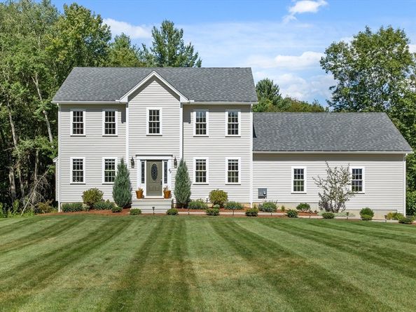 49 Warren St, Upton MA 01568