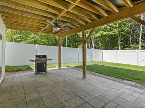 49 Warren St, Upton MA 01568