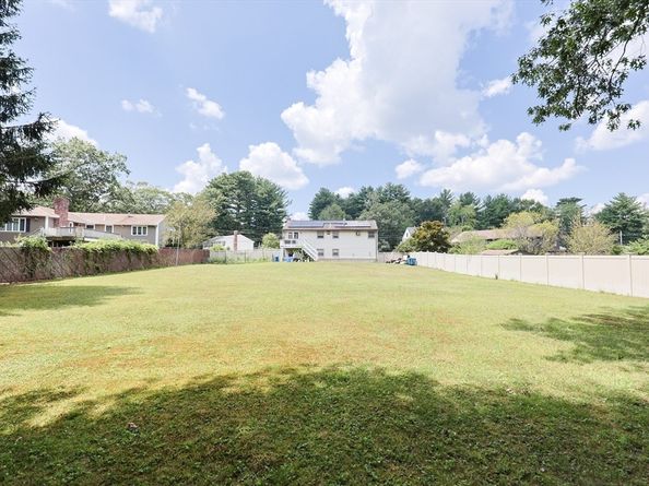 4 Brookside Lane, Burlington MA 01803