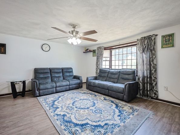 4 Brookside Lane, Burlington MA 01803