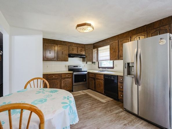 4 Brookside Lane, Burlington MA 01803