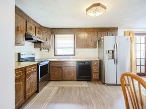 4 Brookside Lane, Burlington MA 01803
